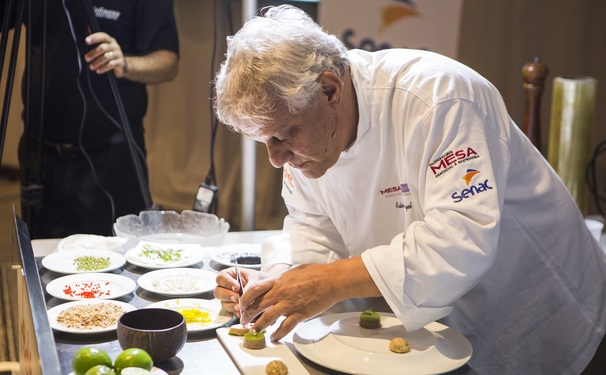 EDINHO ENGEL, CHEF DOS RESTAURANTES AMADO E MANACÁ, VAI MINISTRAR PALESTRA NO MESA AO VIVO EM BRASÍLIA