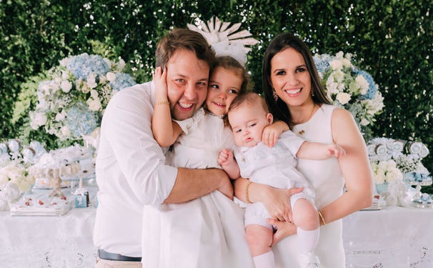 Gabriela e Paulo Catharino Gordilho receberam na casa de seus pais