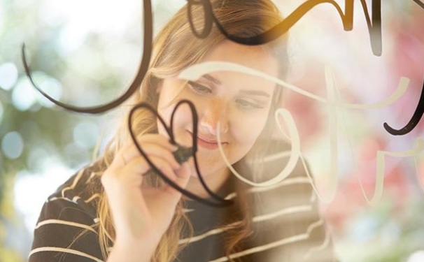 Fabi Luize Caldas pilotando a garotada no Corredor da Vitória