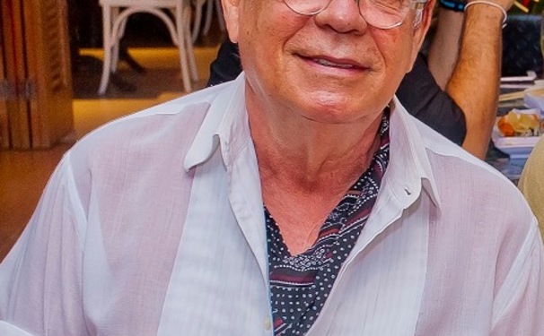 Aldinho Mendonça pilotando hoje a Festa “Regine’s Yacht” uma releitura dos anos 70 e 80 