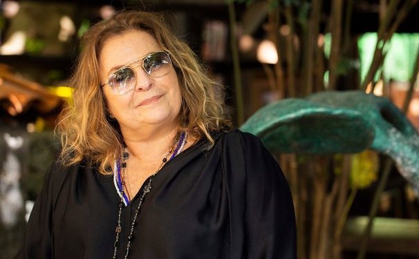 Joyce Pascowitch comemora 12 anos de história com ferveção das boas .