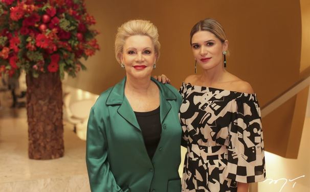 Juliana e Lília Santos pilotando o Baile da Vogue/Dona Santa em Recife