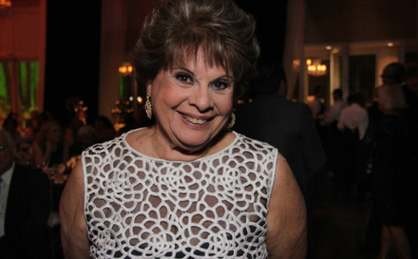 Else Coutinho arrasando no bordado.