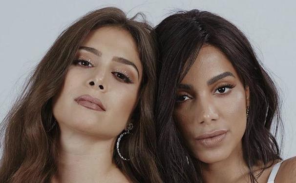 Anitta e Greeicy Rendon em clipe sensual. 