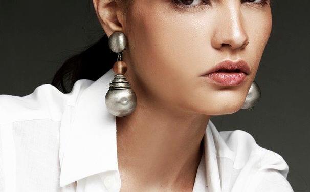 Tais Vaz realiza sua estreia em eventos internacionais.