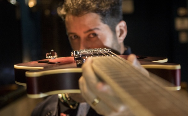 Depois de bom resultado no Spotify, música de cantor baiano ganha versão remix