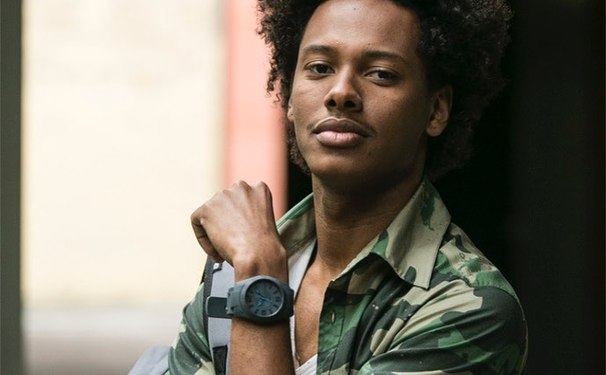 E lá vem o Bom Velhinho ao lado de Dan Ferreira