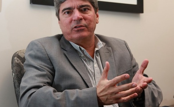 Carlos Sérgio Falcão recebendo para almoço no Amado