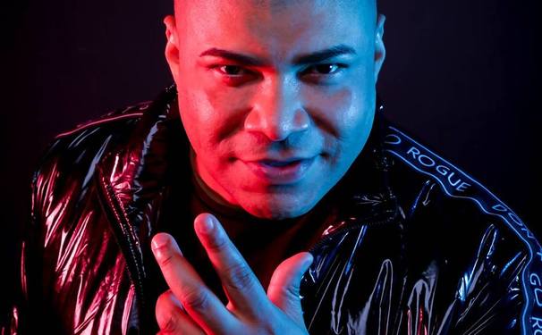 1º Brasileiro no top 1 DA Billboard  toca na SAN