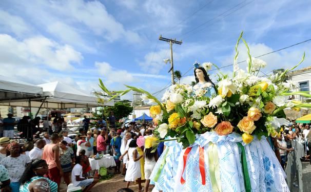 Alta estação e festas populares movimentam calendário de eventos de Salvador