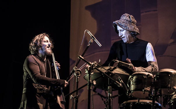 Duo Yamí leva show musical para o Restaurante Amado.