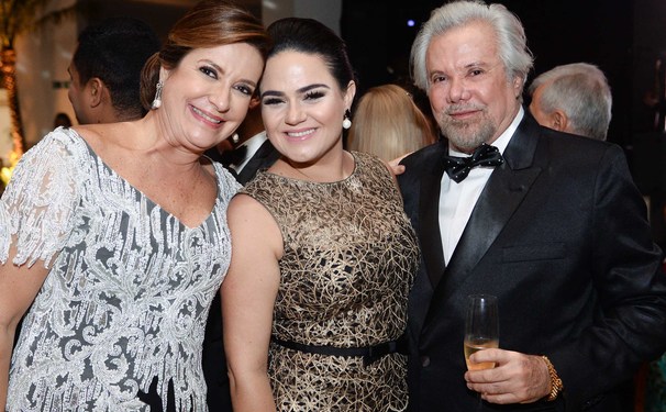 Aline Peixoto, a Primeira Dama do Estado da Bahia, pilota Mardi Gras em Salvador 