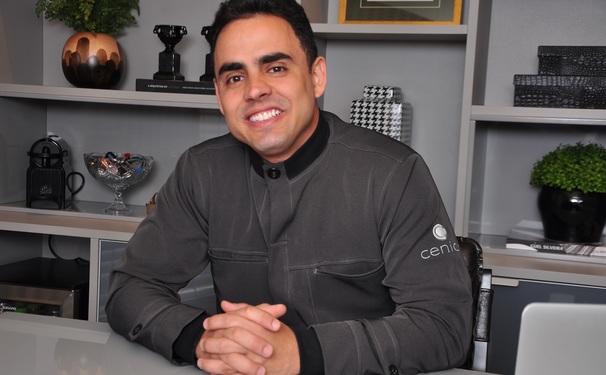 Eduardo Oliva tem motivos de sobra para celebrar.