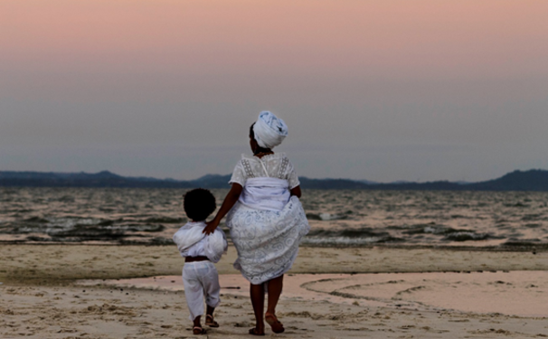 Um convite para um mergulho no mar da Bahia.