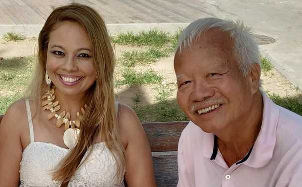 Sun Sun e sua filha  a jornalista Yin yee Carneiro atravessando fronteiras