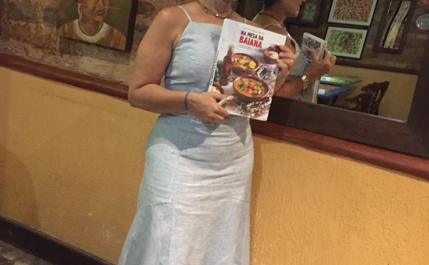 Tereza Paim recebe o prêmio Gourmand World Cookbook Awards 2019