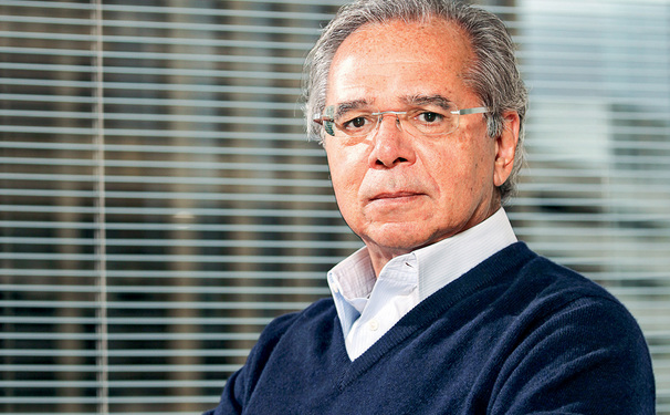 Carteira de trabalho verde-amarela de Paulo Guedes
