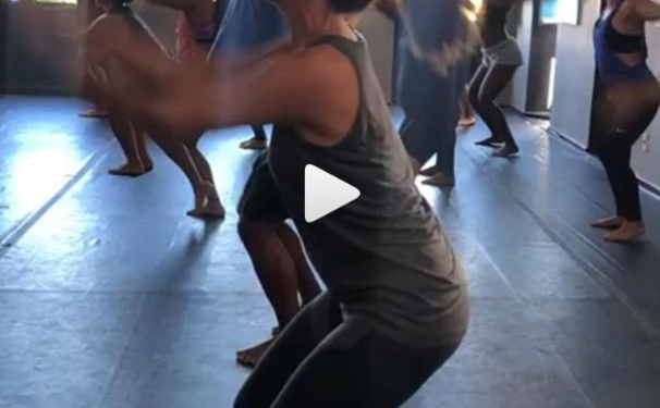 Fátima Bernardes foi vista fazendo aula de dança afro na Bahia