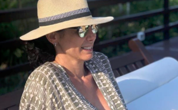 Paola Mansur Flecha de Lima pilota festa no Fasano - Bahia