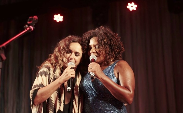 Margareth, Daniela,  Olodum agitam O Merccado IAÔ