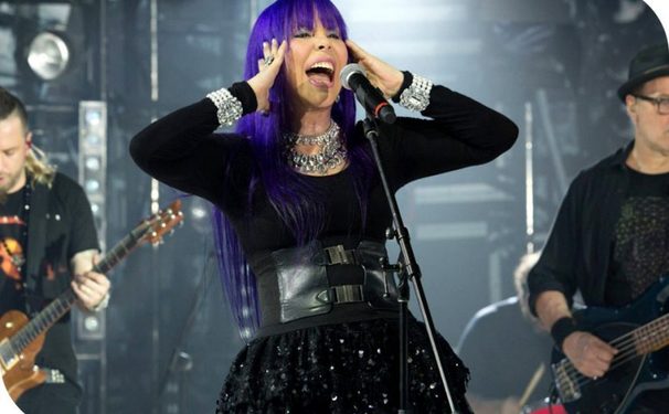 Baby do Brasil se apresenta logo mais na sala principal do Teatro Castro Alves