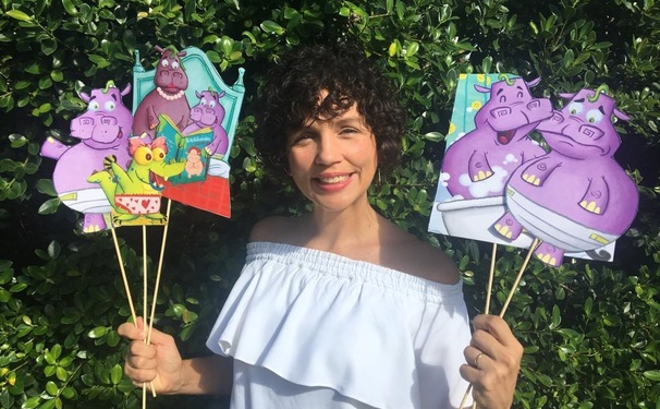 Emília Nuñez em tarde de autógrafos no Shopping Paseo Itaigara