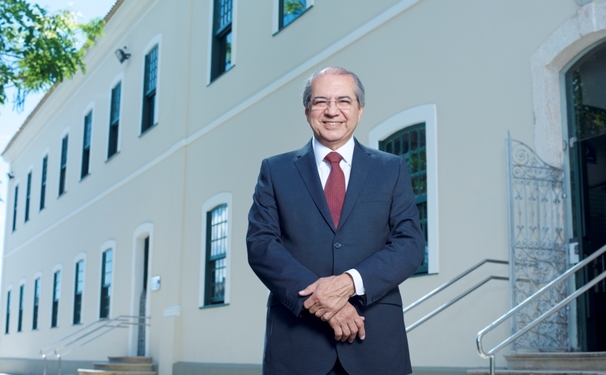 Roberto Sá Menezes  um dos 100 Mais Influentes da Saúde .