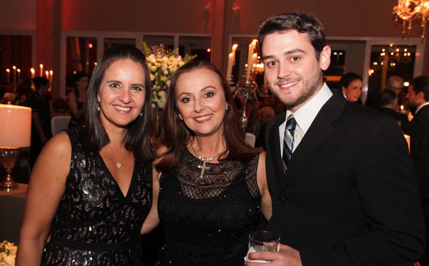 Rosinha Levita convidando clientes e amigos para uma tarde de moda