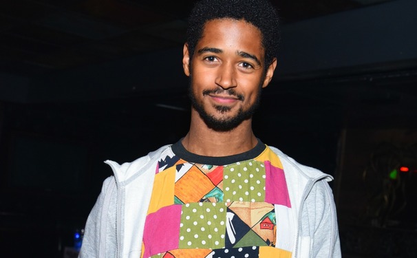 Quem está circulando em solo brasileiro é Alfred Enoch