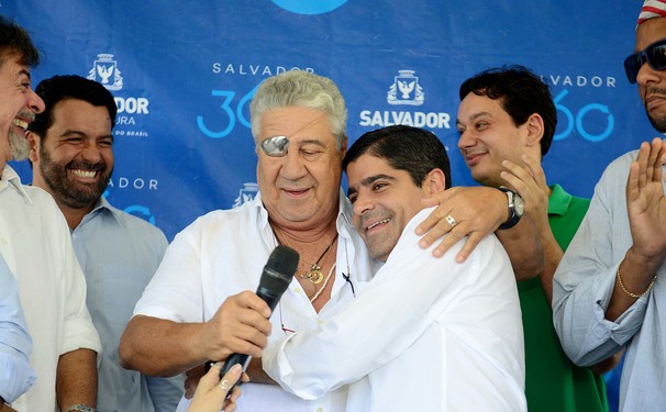 Avenida Mãe Stella de Oxóssi tem uma belíssima escultura de Tati Moreno