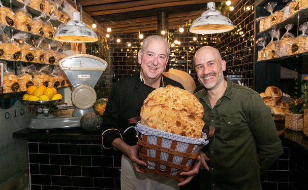 Sergio Arno e Marcelo Reis convidando para Pizzas e Painéis.