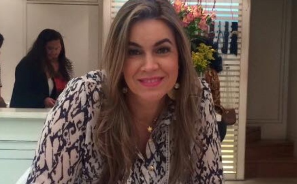 Ivânia Cristina Nunes recebendo hoje ao som de Jorge Vercillo.