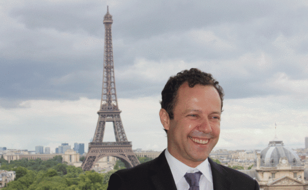 O brasileiro Vik Muniz é o artista escolhido deste ano pela Maison Ruinart 