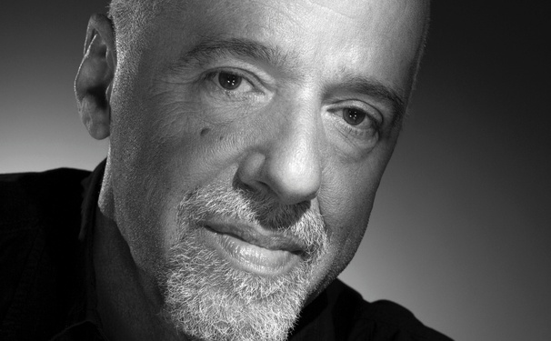 Paulo Coelho no telão!