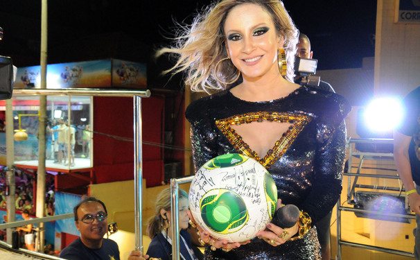 Daniela Mercury e Cláudia Leitte são as mais recentes artistas a autografarem a Cafusa