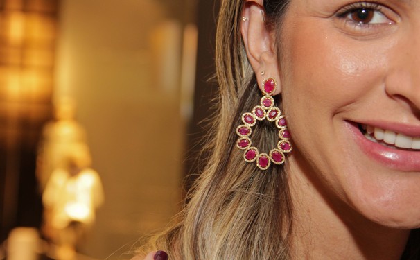 A elegância de Carol Brasileiro