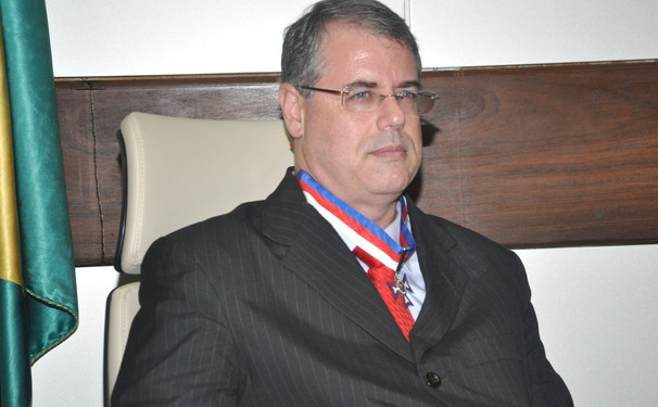 Honraria para Luiz Viana Queiroz! 