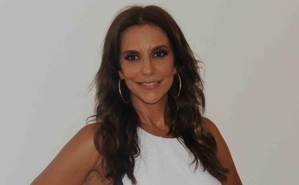 Ivetinha entre amigas!