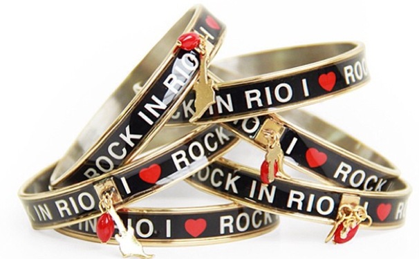 Um charme as pulseiras!!!!