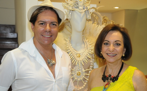 Paradoxus Expõe adereços Carnavalescos 