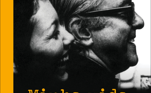 Musa autografa obra que revela histórias com Vinicius de Moraes