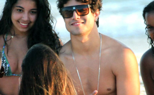 Caio Castro Grava em Stella Mares 