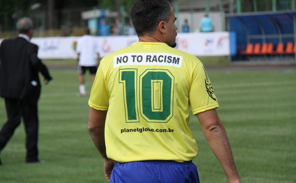 Brasil empata primeiro jogo na copa dos artistas em Moscou