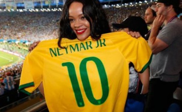Rihanna quer investir no futebol