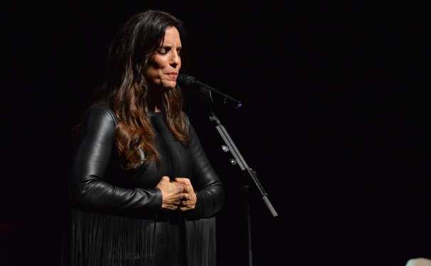 IVETE VAI ÀS LÁGRIMAS.