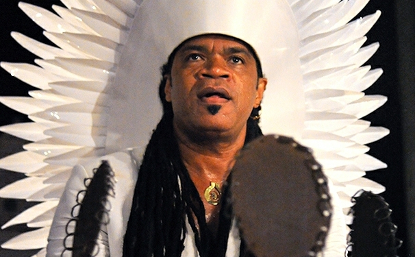 Carlinhos Brown recebe Comenda do Mérito Cultural