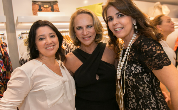 Lenny Niemeyer badala o Shopping Barra.