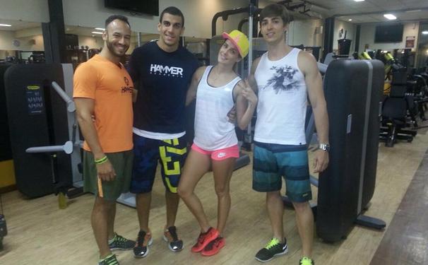 Hammer recebe celebridades