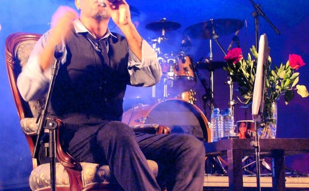 Alex Góes canta Elton John!