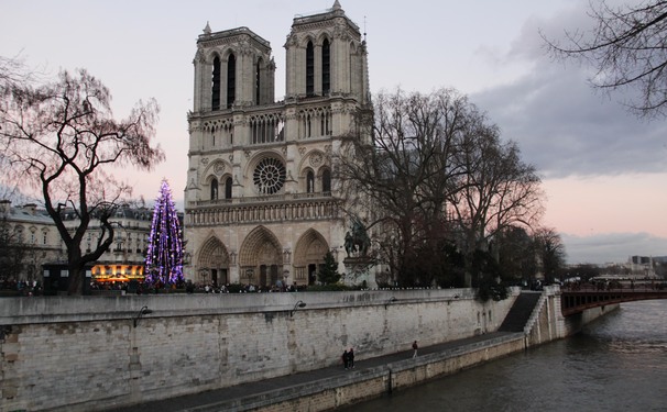 Russos presenteiam Franceses 